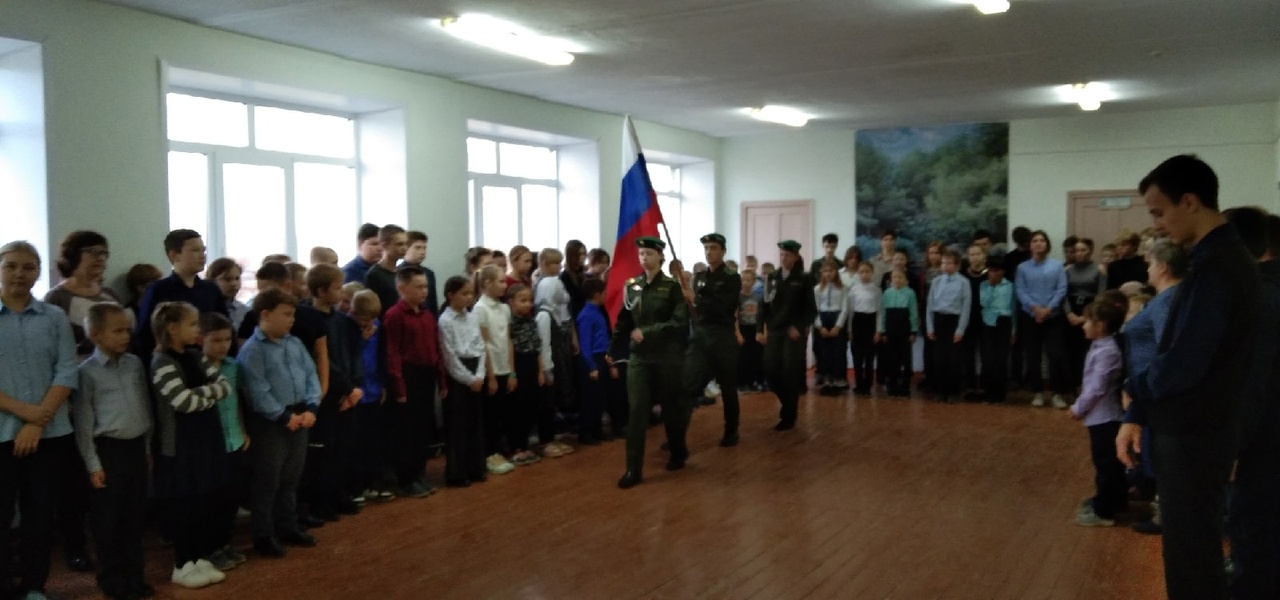 Церемония выноса флага РФ и исполнения гимна РФ.